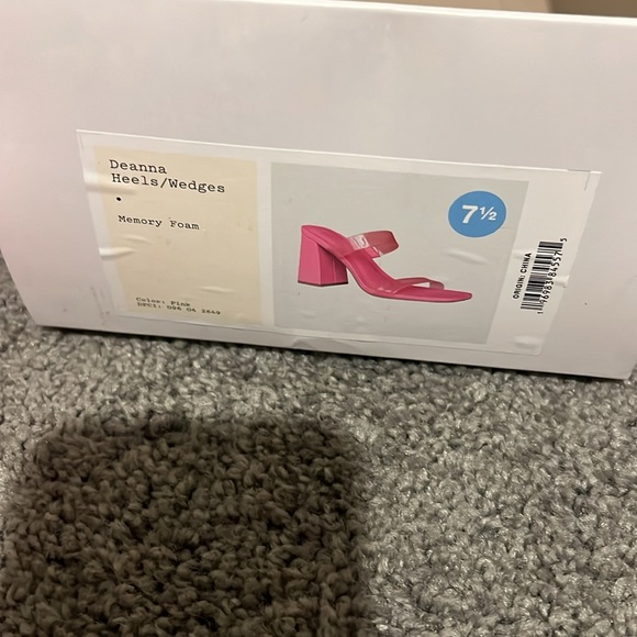 NWT Daisy Fuentes Pink Deanna Heels  SZ 7.5 - Picture 7 of 7